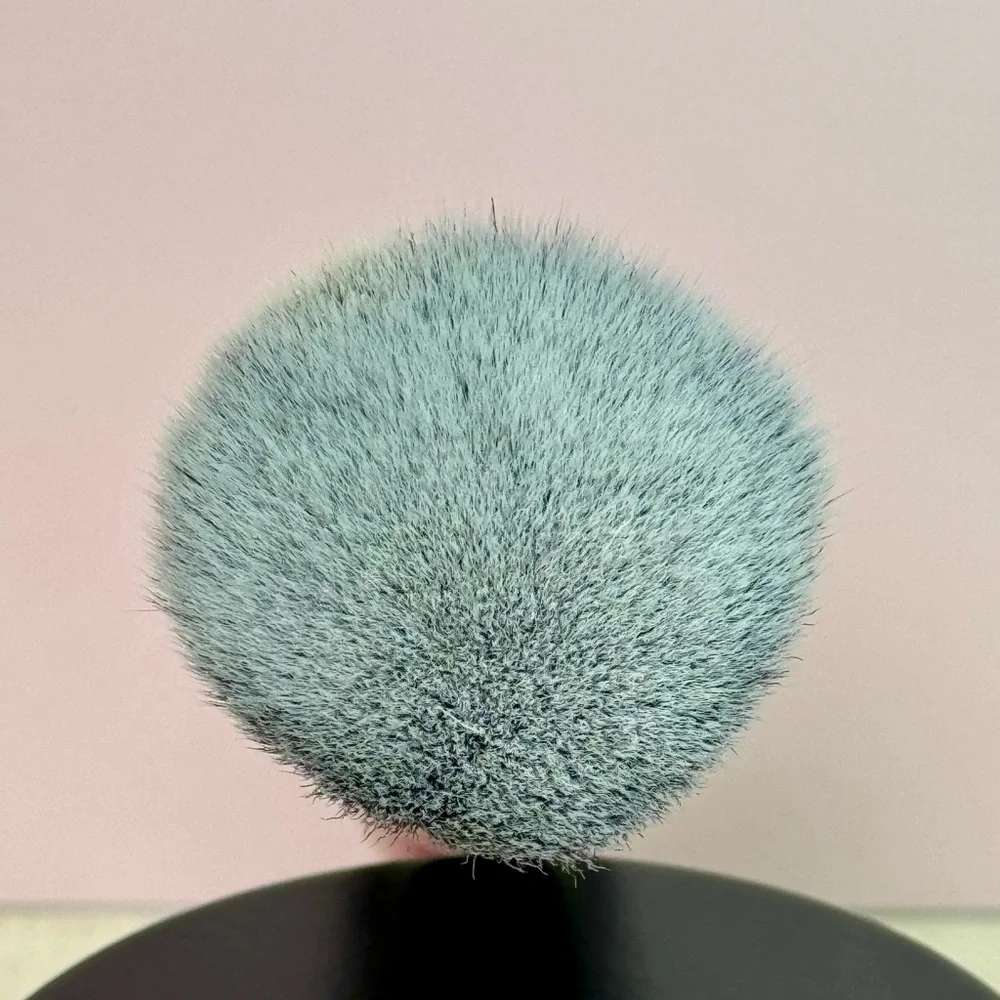 ilo cosmetics x beauty finds liquid and cream foundation makeup brush - Picture 3 of 3